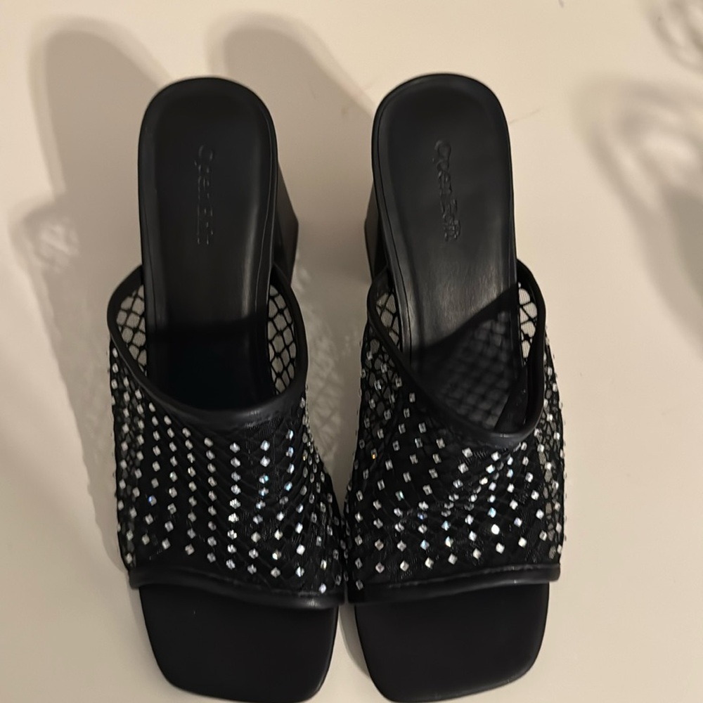 Black open toe shoes